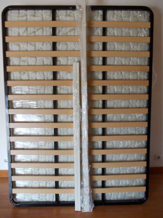 Cama de casal em ferro