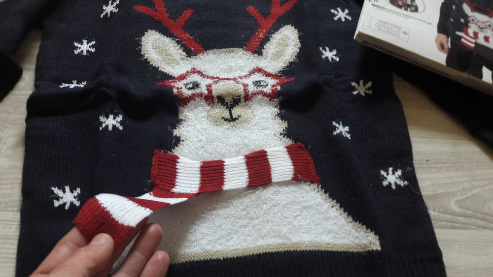 sweter świąteczny r 134 / NOWY