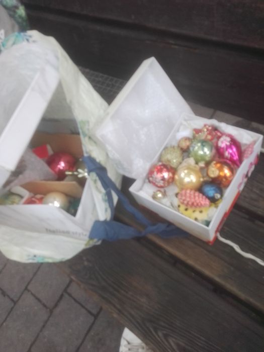 Іграшки на ялинку, скляні, грилянди сучасні і совдеповскі, і ще іграш