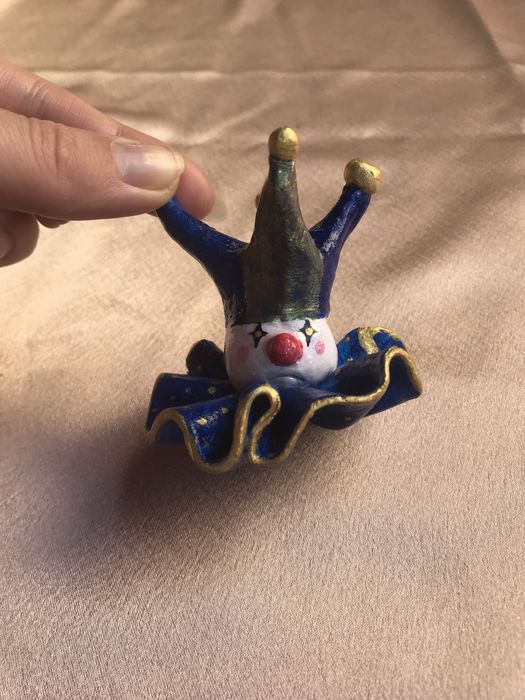 Figurka stojak na bizuterie pierscionki clown cyrk
