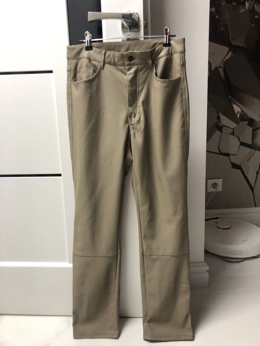 Стильний жакет з екошкіри.