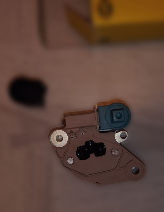 Регулятор напруги генератора HELLA