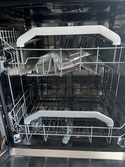 Посудомийка Hotpoint-Ariston