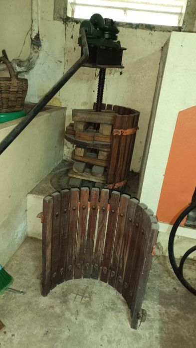 Prença das uvas completo. Pronto a funcionar