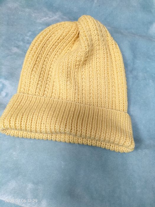 В'язана шапка з мериносу (осінь, весна)