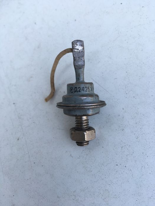 Диод, тиристор, резистор,тумблер.