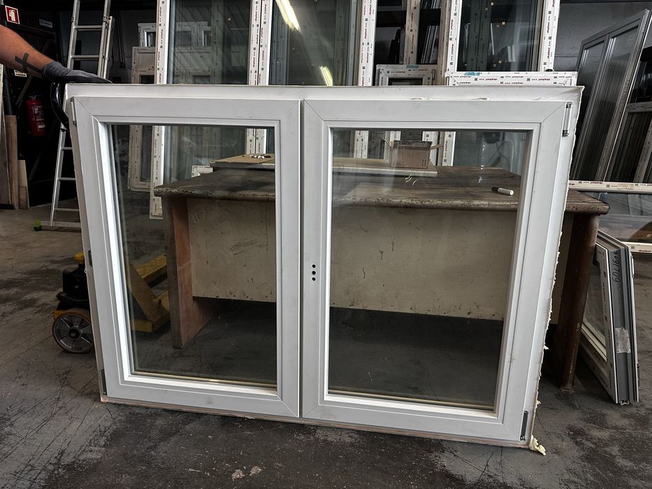 Janela PVC oscilobatente 148L/110A