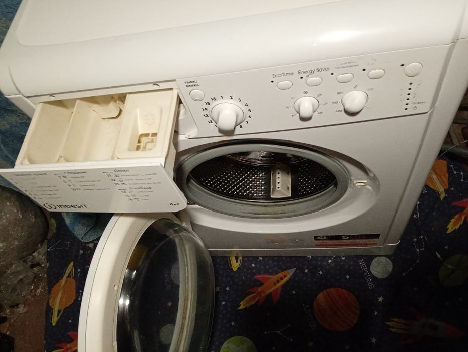 Продам стиральную машину Indesit