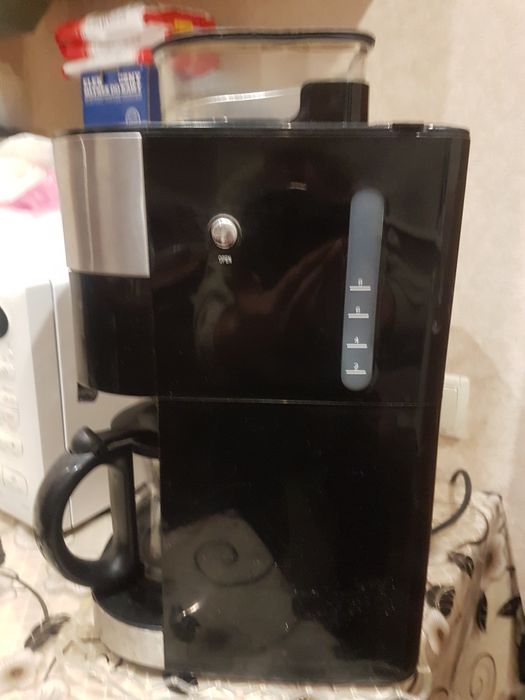 Кофеварка  со встроенной  кофемолки бу