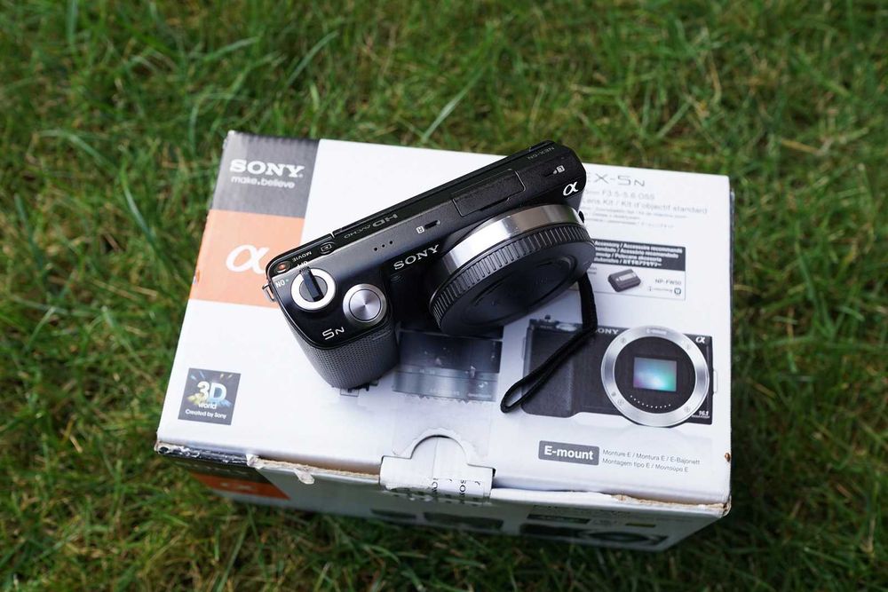 SONY NEX-5N おまけ付き Amazon.co.jp: SONY ミラーレス一眼 α NEX-5N ダブルレンズキット E