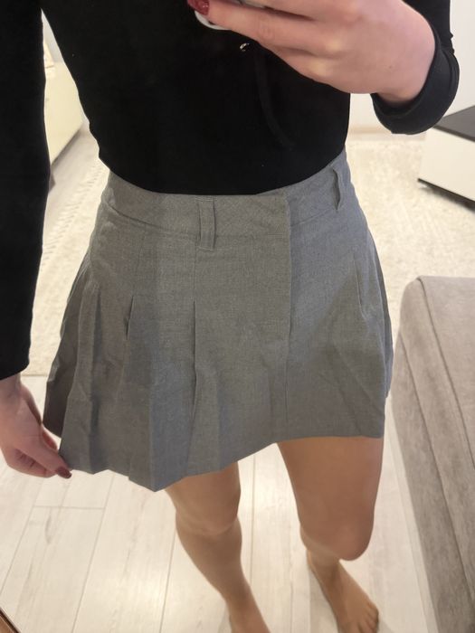 Чорна та сіра міні спідниця від H&M