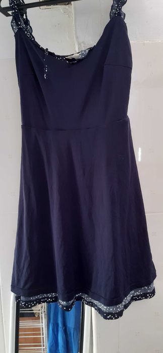 Vestido H&M e vestido Springfield.