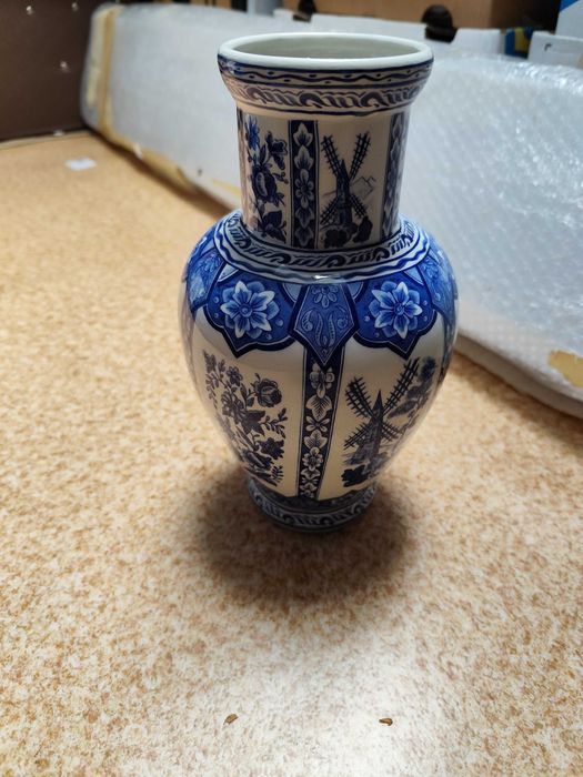 wazon  stara porcelana   niebieski wzor