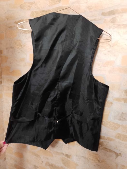 (M/L) Czarna kamizelka garniturowa w prążki z Londynu