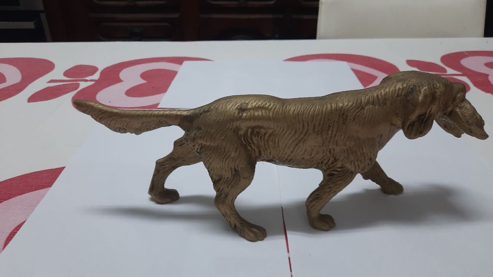 Cão de caça escultura em latão em muito bom estado