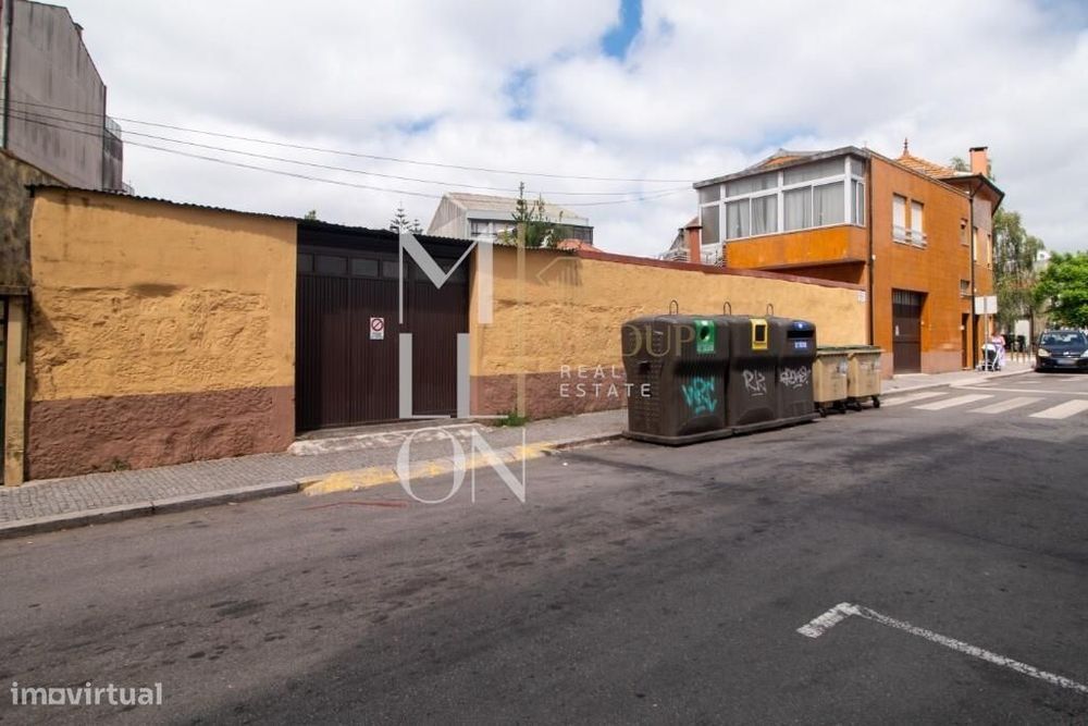 Moradia T6 com Terreno no Centro da Areosa – Potencial para Construção