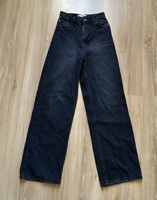 Лот джинсів. Джинси чорні Mango, джнси чорні прямі, джинси сині кльош