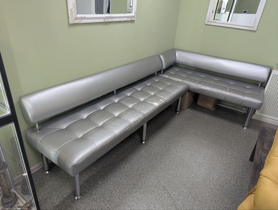 Кутовий офісний диван під перетяжку