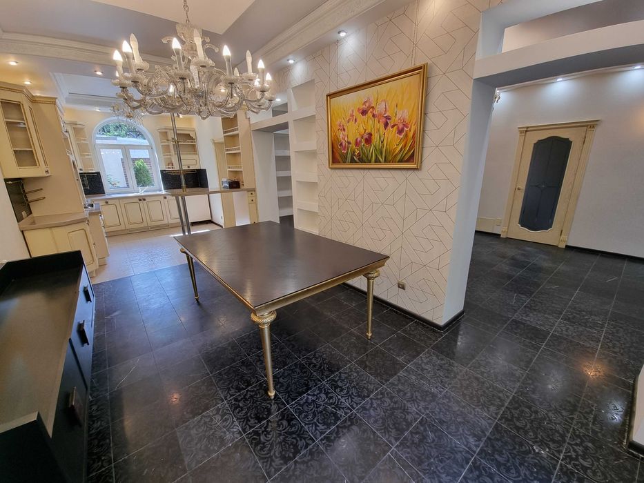 Продаж будинку в центрі, 467 кв.м. Представник власника.