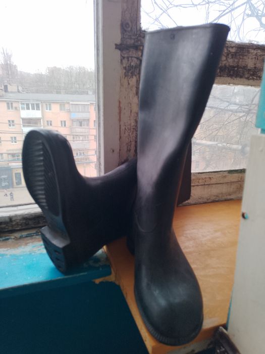 Продам мужские резиновые сапоги