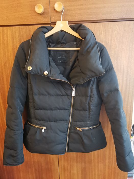 Zara BASIC kurtka puchowa z odpinanym futrzanym kołnierzem