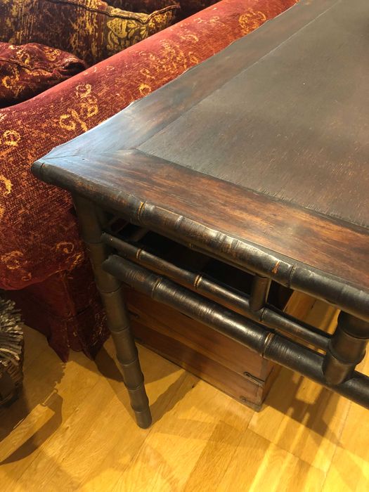 Mesa de madeira chinesa antiga