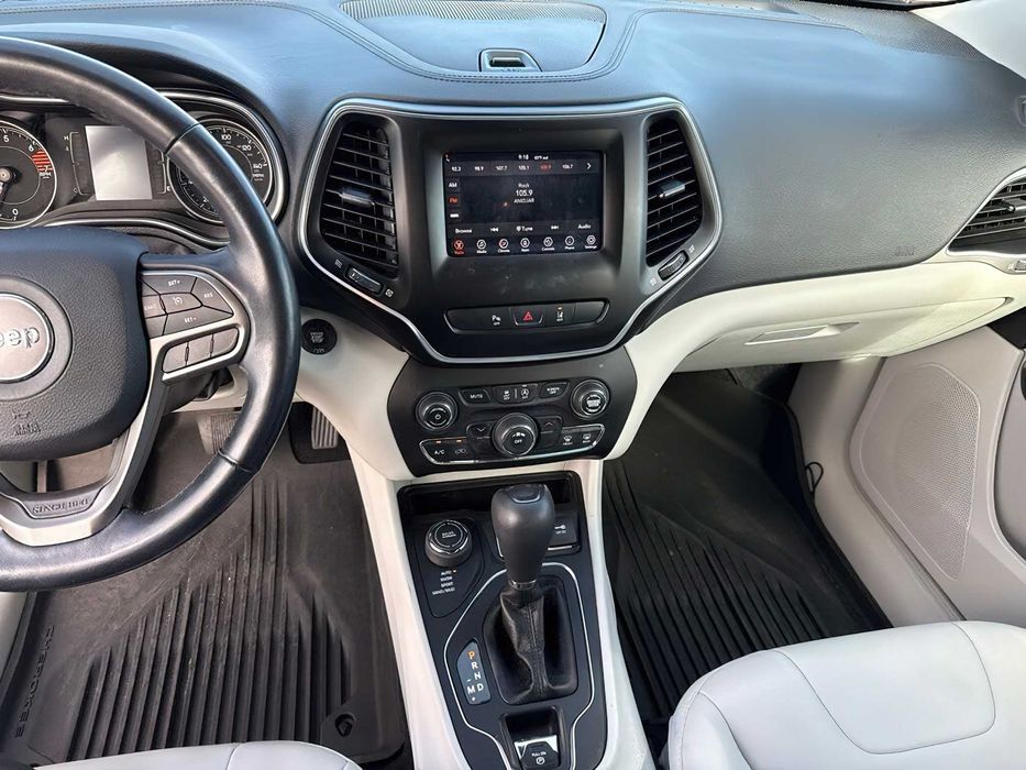 Jeep Cherokee Latitude Plus 4x4      2021