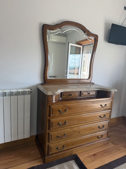 Mobiliario de quarto Cama, mesinha de cabeceiras e móvel