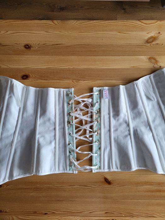 Квітчатий корсет на кісточках