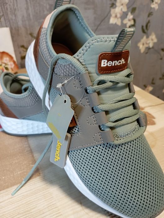 Нові фірмові жіночі кросівки розмір 39