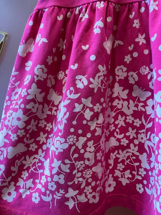 Сукня на дівчину ріст 104- 110см Колір - малина . Длина 52см. талія 28