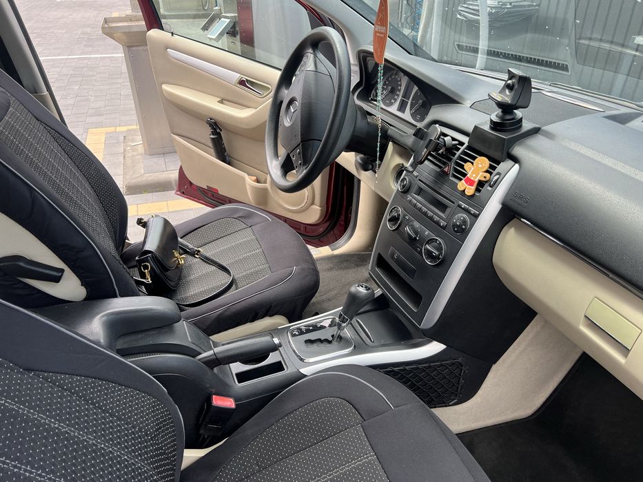 Продам авто Mercedes b150 автомат