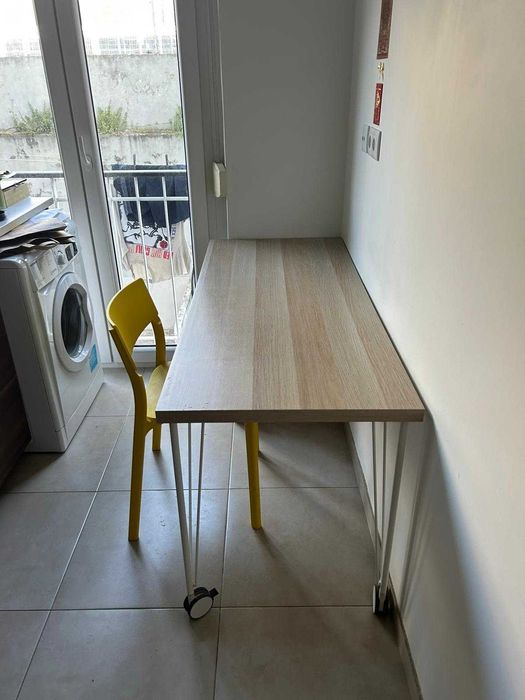 Mesa ou secrétaria (140cm*60cm) em excelente estado
