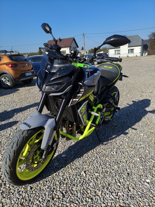 Yamaha mt 09 night fluo