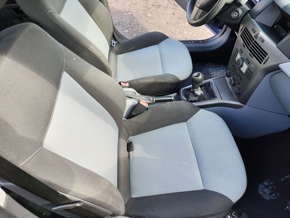 Opel Astra H 2004-2011 деталі салону