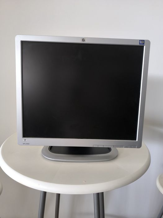 HP 19" LCD Monitor64739680423811121