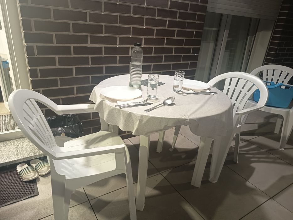 Mesa com 4 cadeiras