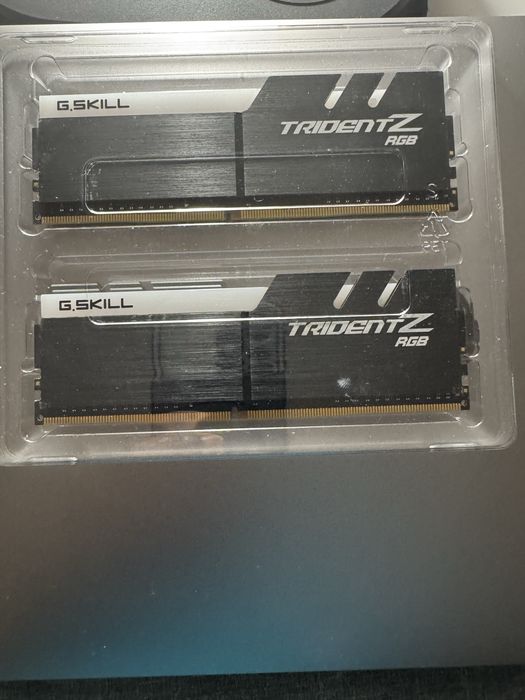 Memorias  RGB. G. Skill  TRIDENT  Z 3200