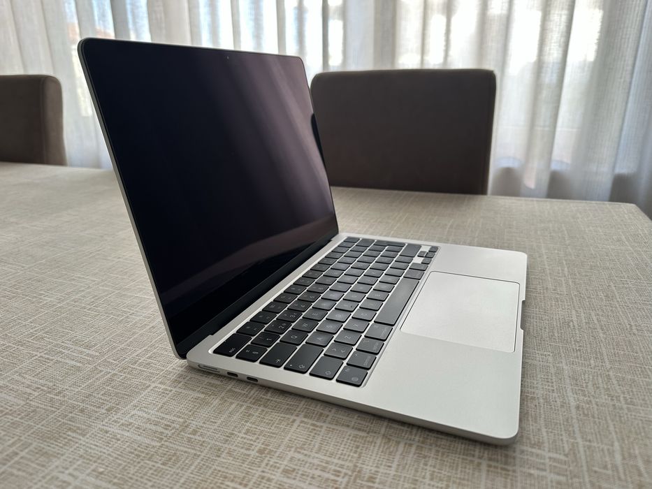 Apple Macbook air 13” M2 2022 8Gb 256GB SSD