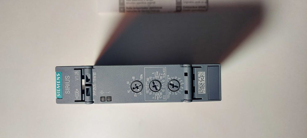 Реле часу SIEMENS 3RP2505-1BW30 TIME DELAY RELAY, DPDT, 5A, 240V