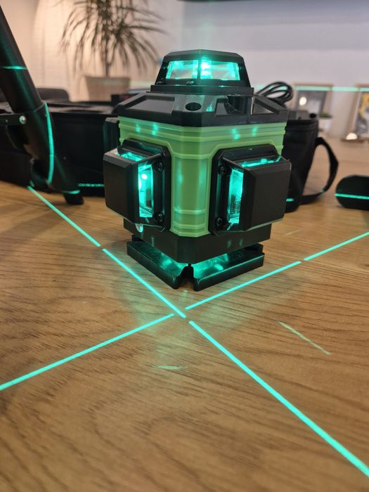 Nivel laser 16 linhas novo com 2 baterias
