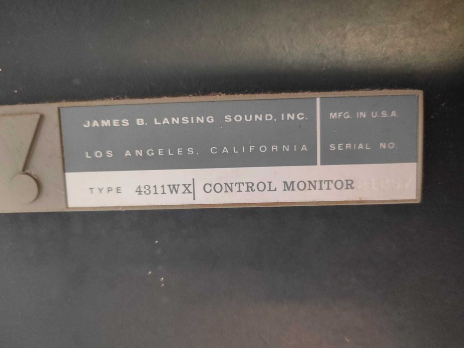 JBL 4311 - Colunas Monitor
