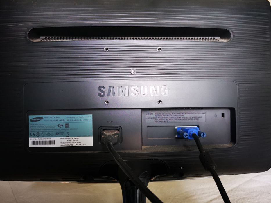 Samsung Monitor with HDMI Adapter64751977101058121