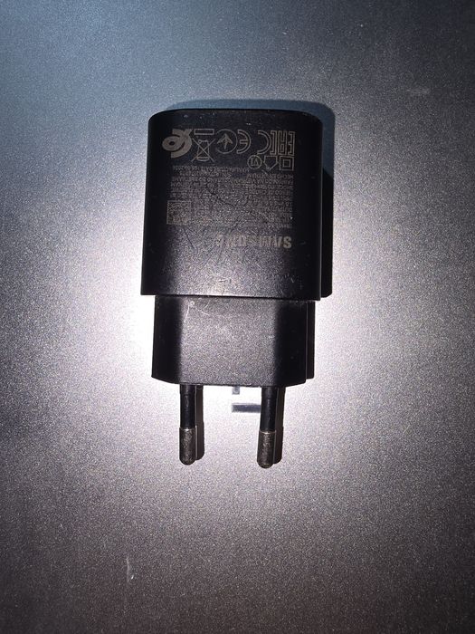 Carregador sem fios Triplo da Samsung.