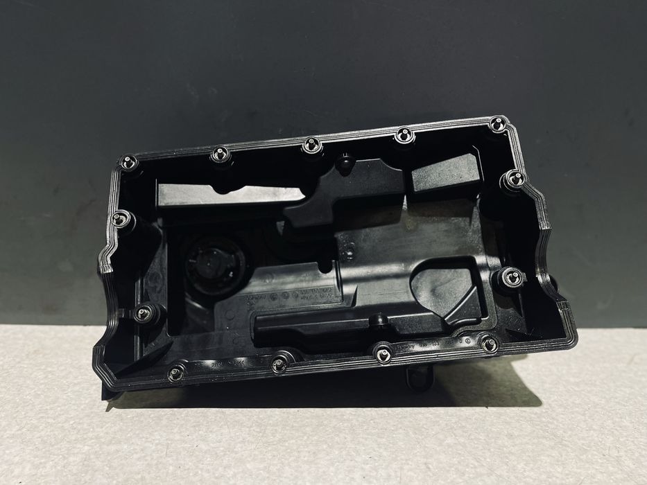 Клапанна кришка двигуна Тоуран 2.0 TDI BMM Touran клапана кришка ГБЦ