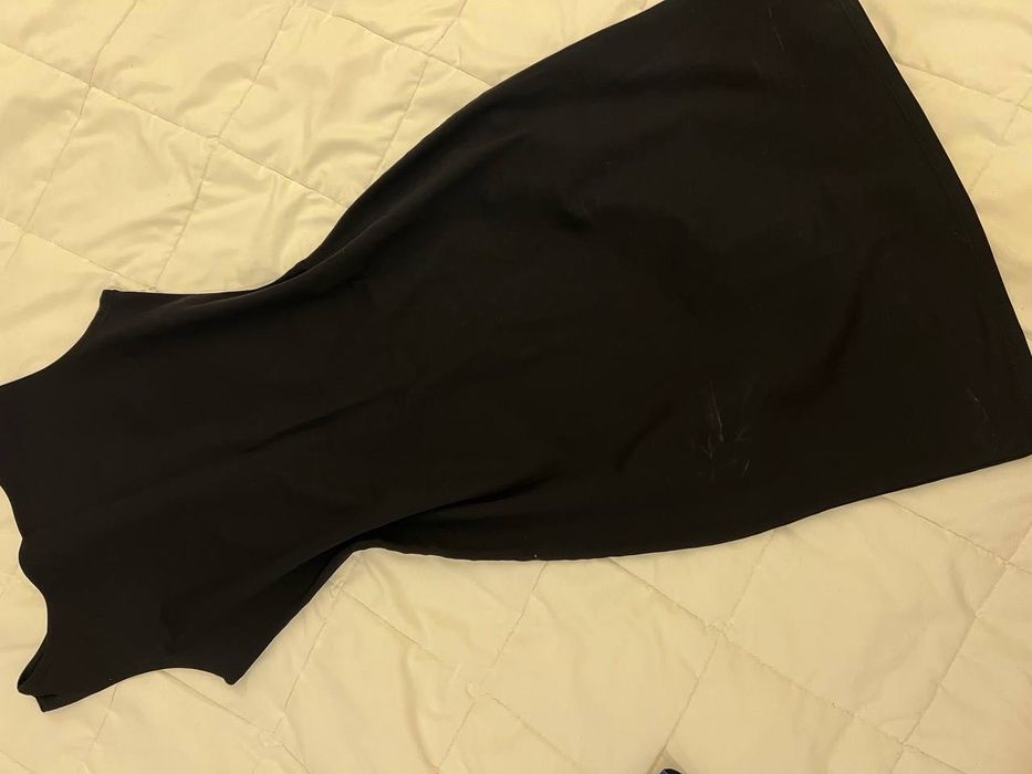 czarna sukienka w stylu Chanel