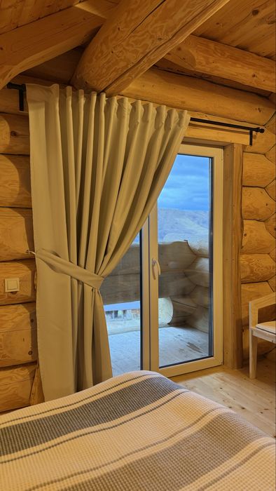 Котедж зі зрубу в Карпатах    12-17 осіб біля Буковеля