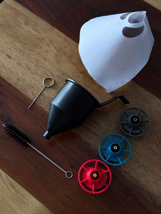 Lekki pistolet do malowania ogrodzenia 1L zbiornik pod aku BOSCH