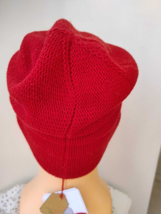 Ciepła, czerwona czapka z wełny merynosa 100%. Rękodzieło