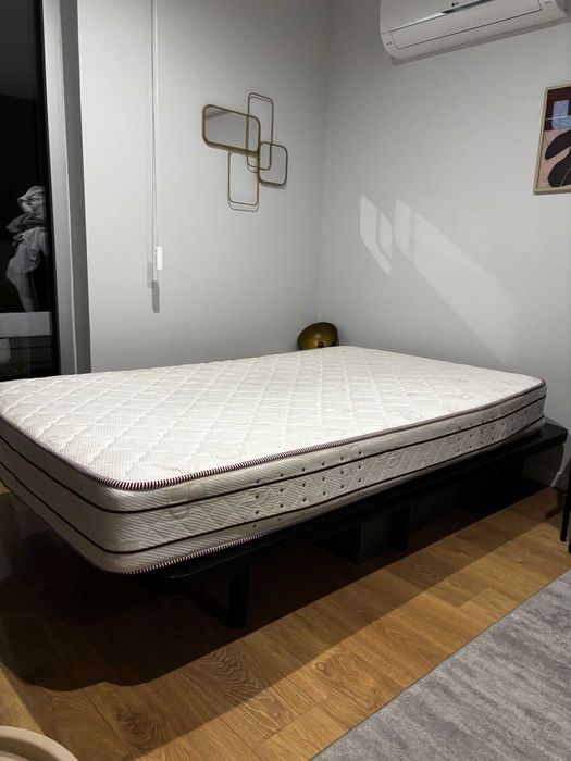 Vendo cama de corpo e meio + colchão incluido